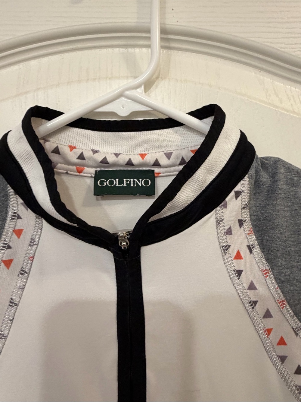 Golfino Women's White and Black Zip-Front Vest with Triangle Accent